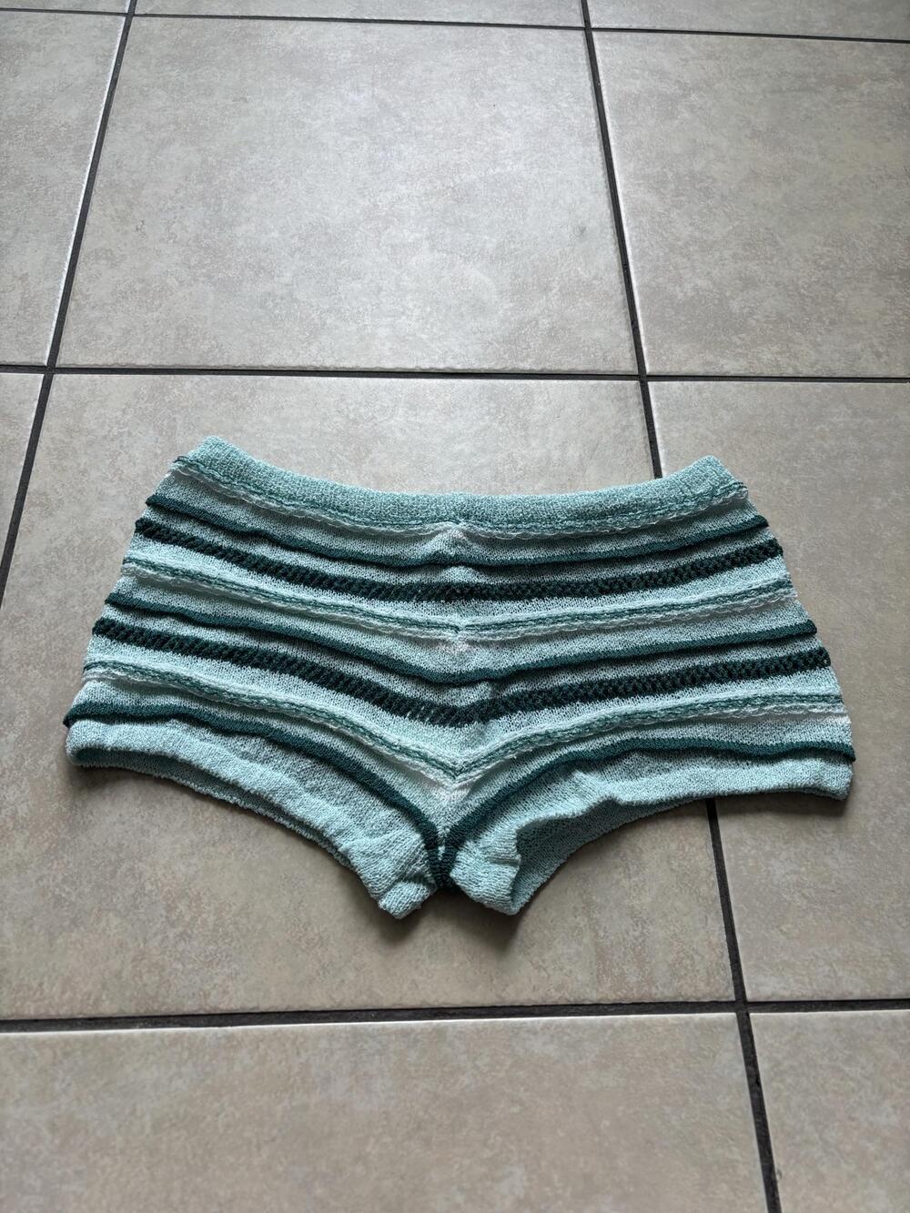 Le Lis Shorts Womens M Green Striped Knit Hot Pants Stretch Summer Casual